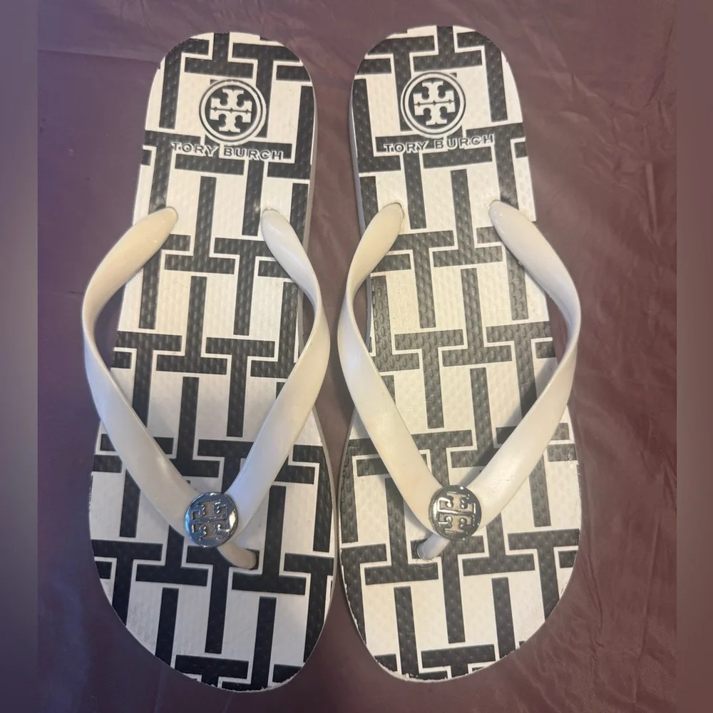 Tory Burch Black and White Flip Flops w/ Silver Hardware Size 9 - Picture 3 of 11